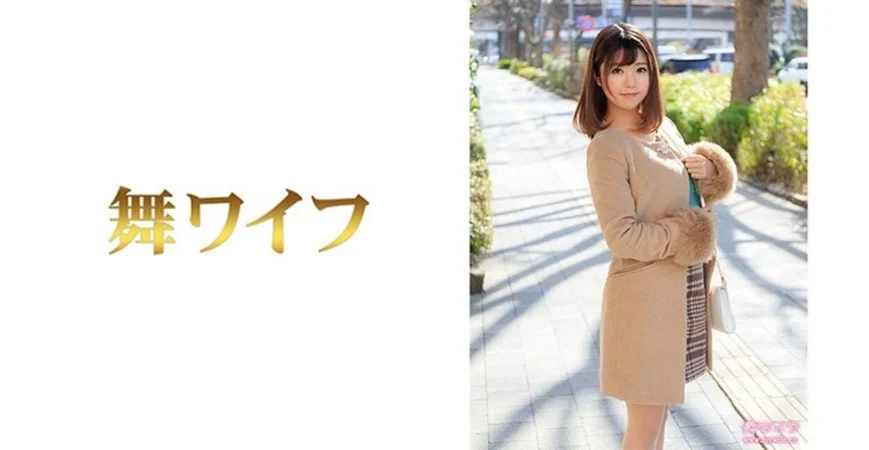 颜值不错身材丰满美女主播情趣装高跟鞋 椅子上震动棒自慰道具JJ抽插 很是诱惑喜欢不要错过